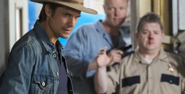 Raylan (Timothy Olyphant) wears his usual look of disdain protecting (Patton Oswald) in the Justified S4 premiere