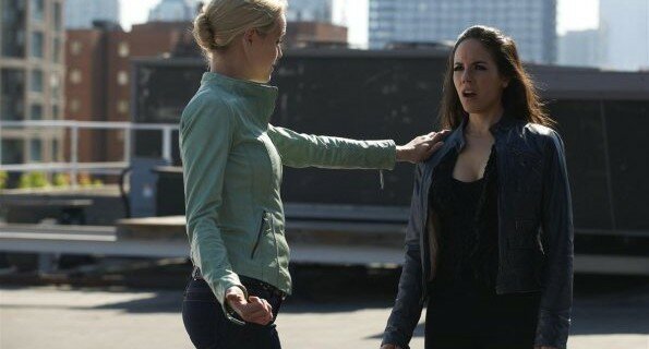 Tamsin (Rachel Skarsten) gets the touch on Bo (Anna Silk) in 'Fae-de To Black'