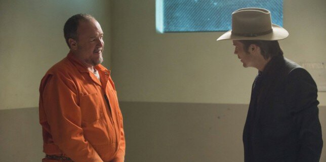 Raylan (Timothy Olyphant) visits the prison in 4x08