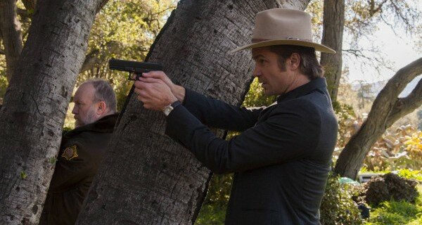 Raylan (Timothy Olyphant) and Shelby (Jim Beaver) draw on Justified 4x09