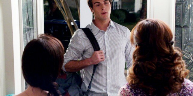 Matty (Beau Mirchoff) asks to stay with Jenna (Ashley Rickards) and Lacey (Nikki Deloach) following the events of Awkward. 3x04