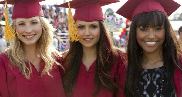 The-Vampire-Diaries-ep423-Graduation-03-600x400