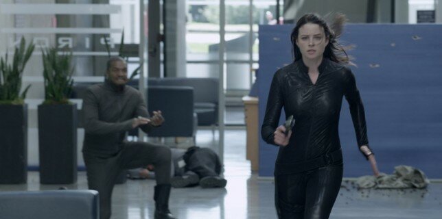 Kiera (Rachel Nichols) and Travis (Roger Cross) have quite possibly the most epic fight scene in the show's history in Continuum 2x13