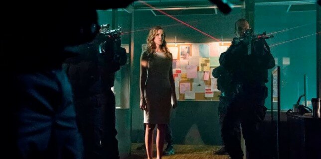 Laurel (Katie Cassidy) throws The Hood under the boss in Arrow 2x03