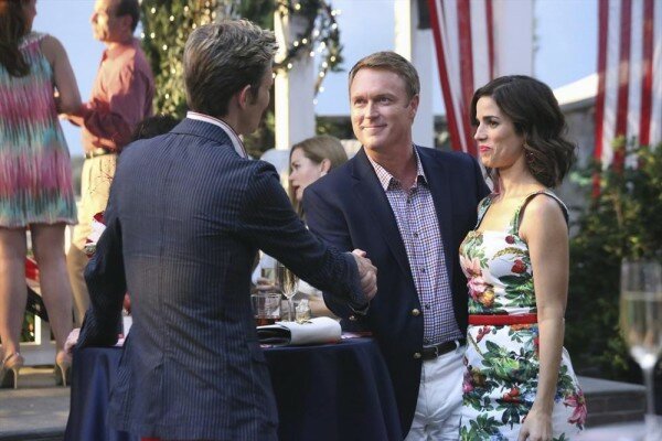 Nolan (Gabriel Mann) pulls his first take-down on Busy (Ana Ortiz) in Revenge 3x07