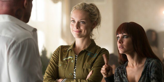 Tamsin (Rachel Skarsten) and Kenzi (Ksenia Solo) in 'Let The Dark Times Roll'