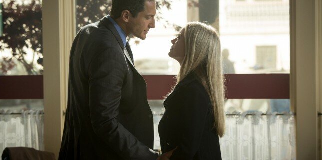 Renard (Sasha Roiz) tries to advise Adalind (Claire Coffee) in 'Red Menace'