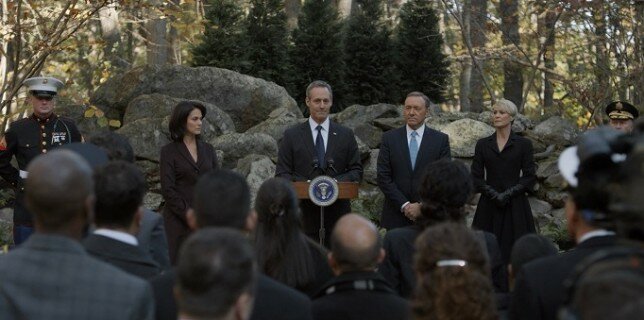 In the season finale, Walker (Michael Kelly) resigns the presidency, allowing Francis (Kevin Spacey) to take over